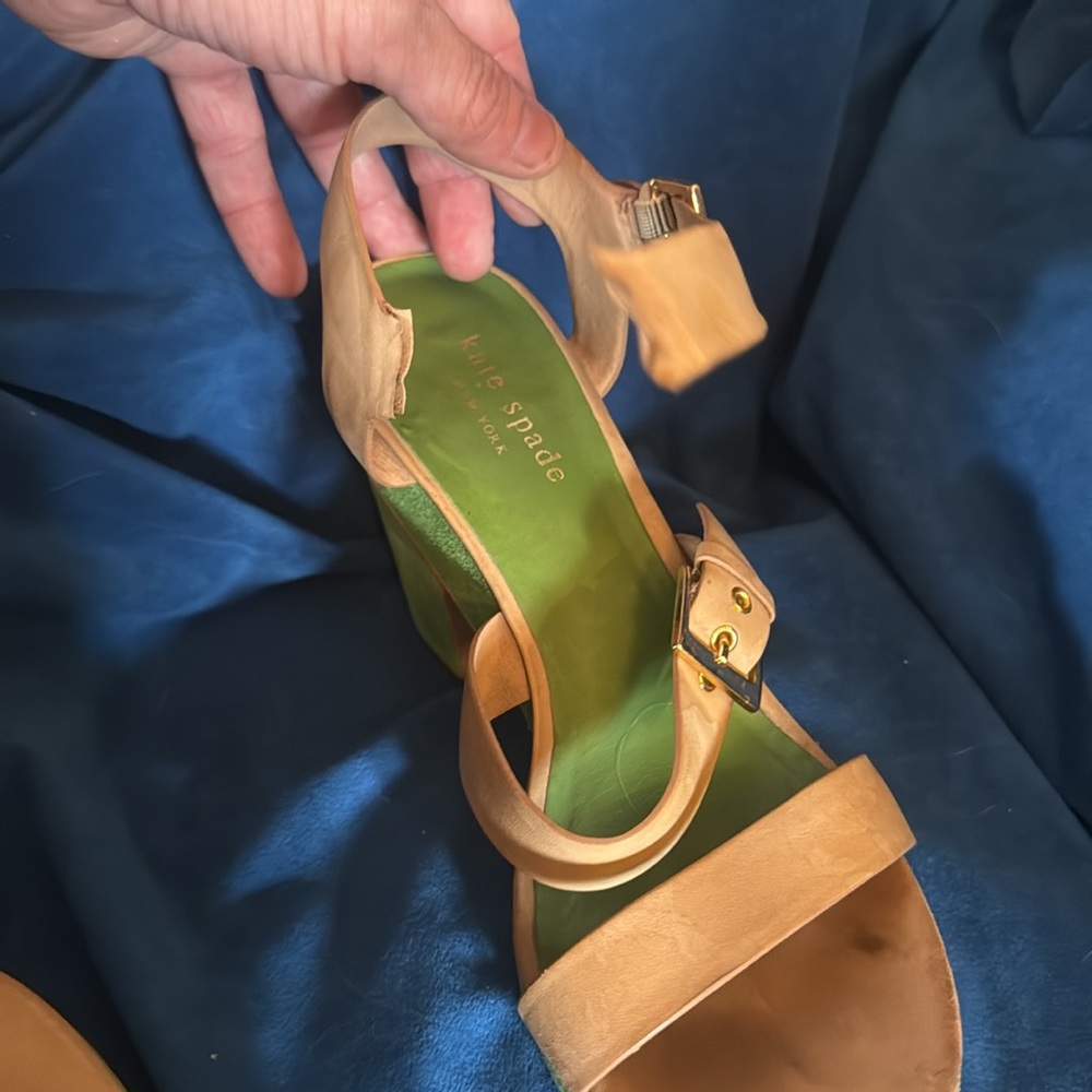 Kate Spade size 6 1/2 light brown leather and green suede sandal,2 broken straps - Picture 7 of 11